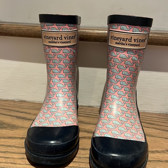 Vineyard Vines Other - Vineyard Vines rain boots pink with whales